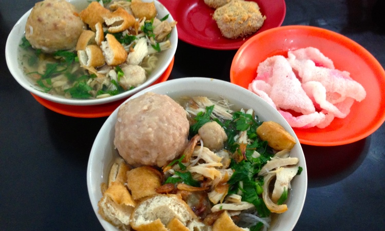 De Baksoku, 1. Sate Kambing Hanjawar, 2. Warung Nasi Alam Sunda, 3. Saung Nikmat Cianjur, 4. Sate Shinta, 5. Sate Maranggi Sari Asih, 6. RM Empat Dara, 7. RM Sunda Rasa 2, 8. Ikan Bakar Cianjur, 9. RM. Ampera 2 Tak, 10. Sabore Kitchen, 11. D’Kaoem Baso So’Un Cafe &amp; Resto, 12. Rumah Makan Saung Awi 88, 13. RM Ikan Bakar Teh Yesi, 14. Secret Garden Cianjur, 15. Tuang &amp; Leut , 16. Tan Keng Cu Resto &amp; Bakery, 17. Nelayan Seafood Cianjur, 18. RUMAH MAKAN KHAS SUNDA H.M.NANA, 19. RM Teh Sari, 20. RM AYAM GORENG JAKARTA, 21. Warung Pempek 168 @wrp168, 22. Cari Cara by Uptodate, 23. De Baksoku, 24. Saung de Faqih, 25. RM Sudi Mampir Akhoen NEW, 26. Mak Ecih Café