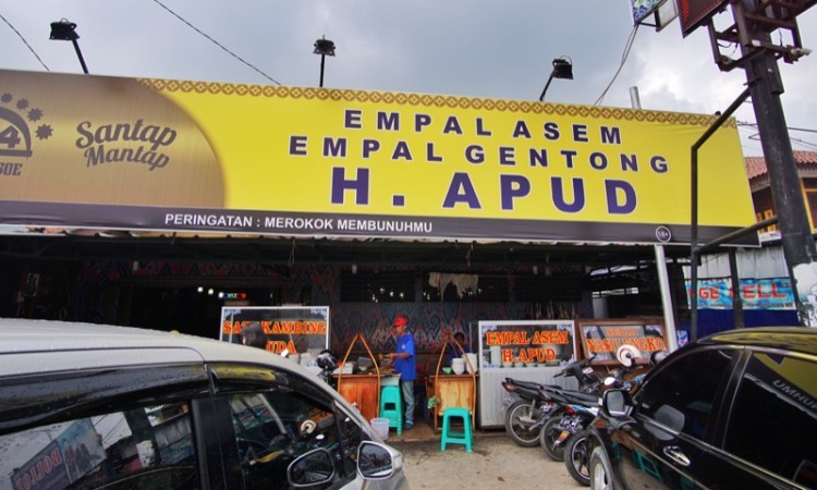 Empal Asem H. Apud via Pergidulu, 1. Warung Nasi Jamblang Ibu Nur, 2. Empal Gentong H. Apud Pusat, 3. Nasi Jamblang Mang Dul, 4. Restoran Klapa Manis, 5. Urban Chicken, 6. Rumah Makan Ayam Goreng Bahagia 71 Hj.Sunarti, 7. H. Moel Seafood Pusat Cirebon, 8. Nasi Lengko Haji Barno, 9. Lombok Idjo Cirebon, 10. Warung Bubur M Thoha, 11. Salt Sunda &amp; Seafood, 12. Kampung Kecil Cirebon, 13. CHENG HO RESTO, 14. Pedesan Entog Mas Nana Megu Gede, 15. Restoran Marina, 16. Mie Petruk, 17. Rumah Makan Nelayan Jaya, 18. Resto Batik Chicken, 19. RM. Karunia Jaya Kartini, 20. Nasi Kuning Pekalangan, 21. Gado-Gado Ayam Mang Djum, 22. Resto Al Mumtaz, 23. Gokana Ramen &amp; Teppan CSB Mall, 24. Sate Kalong (Kerbau) Bpk. Karyadi, 25. Arirang Korean Restoran, 26. Mie Koclok “Mang Sam” Pekiringan, 27. Tahu Gejrot Pak Wardi, 28. Raja Dimsum