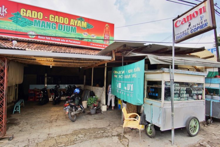 Gado-Gado Ayam Mang Djum, 1. Warung Nasi Jamblang Ibu Nur, 2. Empal Gentong H. Apud Pusat, 3. Nasi Jamblang Mang Dul, 4. Restoran Klapa Manis, 5. Urban Chicken, 6. Rumah Makan Ayam Goreng Bahagia 71 Hj.Sunarti, 7. H. Moel Seafood Pusat Cirebon, 8. Nasi Lengko Haji Barno, 9. Lombok Idjo Cirebon, 10. Warung Bubur M Thoha, 11. Salt Sunda &amp; Seafood, 12. Kampung Kecil Cirebon, 13. CHENG HO RESTO, 14. Pedesan Entog Mas Nana Megu Gede, 15. Restoran Marina, 16. Mie Petruk, 17. Rumah Makan Nelayan Jaya, 18. Resto Batik Chicken, 19. RM. Karunia Jaya Kartini, 20. Nasi Kuning Pekalangan, 21. Gado-Gado Ayam Mang Djum, 22. Resto Al Mumtaz, 23. Gokana Ramen &amp; Teppan CSB Mall, 24. Sate Kalong (Kerbau) Bpk. Karyadi, 25. Arirang Korean Restoran, 26. Mie Koclok “Mang Sam” Pekiringan, 27. Tahu Gejrot Pak Wardi, 28. Raja Dimsum