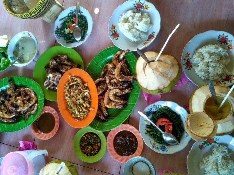 Ikan Bakar Perdut, 1. Pesona Laut Pantura, 2. Rumah Mertua Indramayu, 3. RM Taman Selera, 4. Ikan Bakar Resto Mina Ayu, 5. Panorama Restaurant, 6. RM Saung Song, 7. RM HJ Nuryami, 8. Ikan Bakar Perdut, 9. Sambel Layah Indramayu, 10. Bebek Keraton, 11. RM Sekar Wangi, 12. Resto Empal Gentong Bang Mamat, 13. Ayam Penyet Khas Surabaya Indramayu, 14. RM Indorasa, 15. Seafood El Shaddai, 16. Sambel Lada, 17. Mango Junction, 18. Dapur Bunda, 19. EMPAL GENTONG H MANG MUK, 20. RUMAH MAKAN CIMANUK, 21. RUMAH MAKAN IBU SEHA