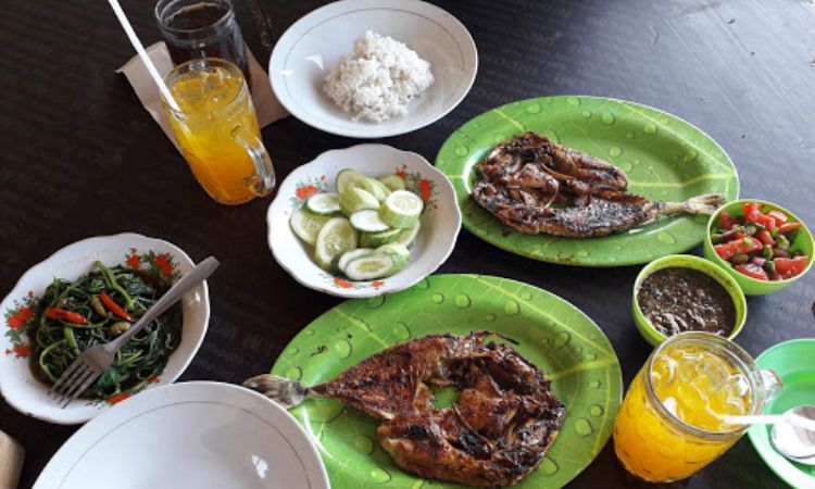 Ikan Bakar Resto Mina Ayu via Google Maps, 1. Pesona Laut Pantura, 2. Rumah Mertua Indramayu, 3. RM Taman Selera, 4. Ikan Bakar Resto Mina Ayu, 5. Panorama Restaurant, 6. RM Saung Song, 7. RM HJ Nuryami, 8. Ikan Bakar Perdut, 9. Sambel Layah Indramayu, 10. Bebek Keraton, 11. RM Sekar Wangi, 12. Resto Empal Gentong Bang Mamat, 13. Ayam Penyet Khas Surabaya Indramayu, 14. RM Indorasa, 15. Seafood El Shaddai, 16. Sambel Lada, 17. Mango Junction, 18. Dapur Bunda, 19. EMPAL GENTONG H MANG MUK, 20. RUMAH MAKAN CIMANUK, 21. RUMAH MAKAN IBU SEHA
