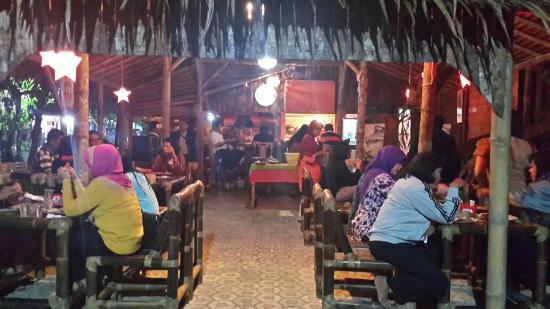 Java Kitchen via Tripadvisor, 1. RM Karya Bahari 3 Fresh Sea Food, 2. Brillo Pizza, 3. Pondok Pangandaran, 4. Warung Sate Galunggung, 5. Yan’s Seafood, 6. Sari Laut Rasa Sayang, 7. RM Risma seafood (Pasar Ikan Pangandaran), 8. Kampung Turis Pangandaran, 9. Minasari Fresh Seafood Pangandaran, 10. MORGAN Seafood Pangandaran, 11. Grand Nanjung Resto, 12. Bakso Podomoro, 13. RM. Soto Jarkomi, 14. RM Chez Mama Cilacap, 15. Rumah Makan Bu Sarman, 16. Green Garden Cafe Pangandaran, 17. Java Kitchen, 18. Mady’s Gelato Caffe &amp; Grill, 19. Rumah Makan Berkah Seafood, 20. Serba Sambal Grand Pangandaran, 21. Warung Dapoer Kampoeng