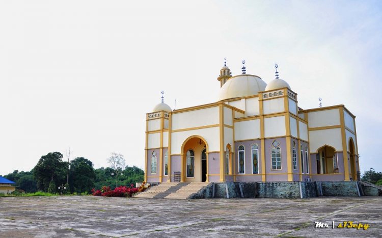 Kawasan Perkantoran Bupati dan Masjid Agung Nur Addarojat via Aksipost - Tempat Wisata Di Tanjung Jabung Timur, 1. Wisata Cagar Alam Hutan Bakau Pantai Timur, 2. Taman Nasional Berbak, 3. Pantai Cemara, 4. Taman Selaras Pinang Masak, 5. Pulau Berhala, 6. Sumber Mata Air Panas, 7. Kota Kandis, 8. Kampung Laut, 9. Pantai Air Hitam, 10. Crocodile Safari, 11. Makam Rang kayo Hitam, 12. Kawasan Perkantoran Bupati dan Majid Agung Nur Addarojat, 13. Wisata Air Hitam, 14. Pulau Penyu, 15. Ekowisata Hutan Desa Berbasis Konservasi
