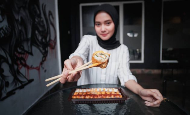 Kedai Osaka via IG 7@osakasushi.tasik, 1. Saung Ranggon, 2. Mie Bakso Laksana, 3. Rumah Makan Saung Gunung Jati, 4. Nini Anteh Warung Sangu Tasik, 5. Rumah Makan Ampera, 6. Kupat Tahu Mangunreja, 7. Saung Hegarsari, 8. RM. Lembur Konang, 9. RM. Saung Jembar, 10. Warung Nasi Ampera, 11. Bubur Ayam Kalektoran H. Zenal, 12. Warung Nasi Hj Ocoh, 13. Warung Nasi Halaman, 14. Soto Ayam Pataruman, 15. Saung Botram Biotirta, 16. Rumah Makan Pantai Dadaha, 17. Osaka Sushi Tasikmalaya, 18. Nasi TO Tutug Oncom Kalektoran, 19. Nasi Cikur Teh Rena / Utep, 20. Pecel Oranye Asli