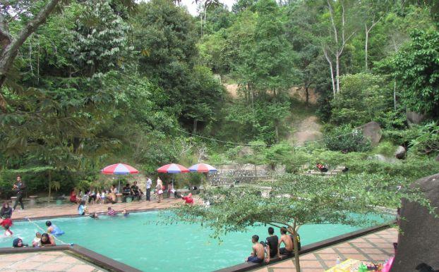 Kolam Renang Tamara, 1. Pantai Telunas, 2. Pantai Pongkar, 3. Pantai Pelawan, 4. Pantai Gading, 5. Pantai Batu Limau, 6. Coastal Area Tanjung Balai Karimun, 7. Makam Sibadang, 8. Masjid Agung Karimun, 9. Gunung Jantan, 10. Air Terjun Pongkar, 11. Pantai Ketam, 12. Kolam Renang Tamara, 13. Pantai Tanjung Ambat, 14. Pantai Lubuk, 15. Pantai Timun, 16. Wisata Buket Patong, 17. Pantai Pasir Putih Tulang, 18. Pantai Berangan, 19. Pantai Sawang