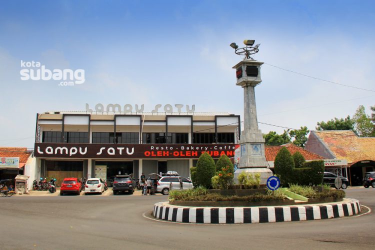 Lampu Satu via Kotasubang, 1. Rumah Makan Sangkuriang Resto, 2. Saung Sarasa Subang, 3. Rumah Makan Mang Yeye, 4. Saung Ambu Cikadu, 5. Restoran Pringsewu Cipali, 6. Warung Makan Sunda Bang Jun, 7. Rumah Makan Gala, 8. Dapur Tutug, 9. Lesehan Bale Endah Subang, 10. Rumah Makan Abah Asli Cobek Belut, 11. Lesehan Riungsari Seafood dan Ayam Bakar, 12. Kedai Tuan Crab Subang, 13. Rumah Makan Ma’Pinah, 14. D’King Café &amp; Resto, 15. Balai Desa Rumah Makan, 16. Bakso Parahyangan, 17. Rumah Makan Lesehan Sop Ikan Neng Jihan, 18. D’Bubuy Hayam Ma Atik, 19. Dapoer Ummi, 20. Rumah Makan Sari Mawar, 21. Rumah Makan Sindang Heula Abah, 22. Saung Empang, 23. Bakar Ikan Laut A’ Badru, 24. Lampu Satu, 25. Follow Mie