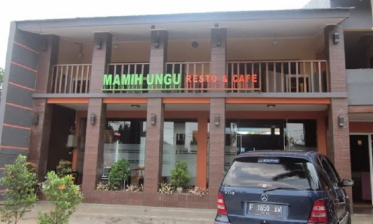 Mamih Ungu Cafe &amp; Resto via Theweddingsukabumi, 1. Restoran Alam Sunda, 2. Bubur Ayam Bunut Siliwangi, 3. Mamih Ungu Cafe &amp; Resto, 4. Ale’s Place Cipoho, 5. Warung Nasi Haji Empud, 6. Rumah Makan Cikole, 7. PANORAMA RESTO AND CAFE, 8. Kazoku Tei, 9. D’Green Resto and Coffee, 10. Butler Bar &amp; Bistro, 11. Bandros Ata, 12. Seoul little, 13. RM Saung Hegar Rizky, 14. Restaurant Sunda Rasa, 15. Joglo Pasundan Soekabumi, 16. Surabi Tasik Pak Asep, 17. Oma Suki Cafe, 18. Gudang Steak, 19. Piscok cakra rangga wulung, 20. Praline Coffee Shop &amp; Patisserie, 21. Mr.Topi Kitchen, 22. Mie Baso Super “Has” H Achmad Sudja’I, 23. Udin Ramen, 24. Mie Ayam Bento