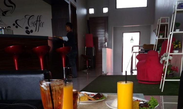 Mak Ecih Café via FB, 1. Sate Kambing Hanjawar, 2. Warung Nasi Alam Sunda, 3. Saung Nikmat Cianjur, 4. Sate Shinta, 5. Sate Maranggi Sari Asih, 6. RM Empat Dara, 7. RM Sunda Rasa 2, 8. Ikan Bakar Cianjur, 9. RM. Ampera 2 Tak, 10. Sabore Kitchen, 11. D’Kaoem Baso So’Un Cafe &amp; Resto, 12. Rumah Makan Saung Awi 88, 13. RM Ikan Bakar Teh Yesi, 14. Secret Garden Cianjur, 15. Tuang &amp; Leut , 16. Tan Keng Cu Resto &amp; Bakery, 17. Nelayan Seafood Cianjur, 18. RUMAH MAKAN KHAS SUNDA H.M.NANA, 19. RM Teh Sari, 20. RM AYAM GORENG JAKARTA, 21. Warung Pempek 168 @wrp168, 22. Cari Cara by Uptodate, 23. De Baksoku, 24. Saung de Faqih, 25. RM Sudi Mampir Akhoen NEW, 26. Mak Ecih Café