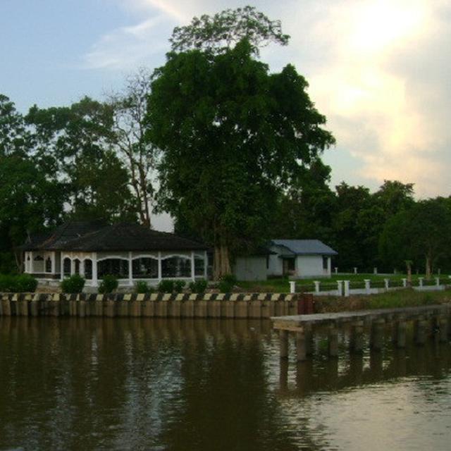 Makam Rang kayo Hitam - Tempat Wisata Di Tanjung Jabung Timur, 1. Wisata Cagar Alam Hutan Bakau Pantai Timur, 2. Taman Nasional Berbak, 3. Pantai Cemara, 4. Taman Selaras Pinang Masak, 5. Pulau Berhala, 6. Sumber Mata Air Panas, 7. Kota Kandis, 8. Kampung Laut, 9. Pantai Air Hitam, 10. Crocodile Safari, 11. Makam Rang kayo Hitam, 12. Kawasan Perkantoran Bupati dan Majid Agung Nur Addarojat, 13. Wisata Air Hitam, 14. Pulau Penyu, 15. Ekowisata Hutan Desa Berbasis Konservasi