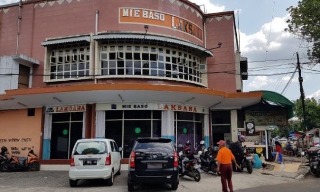 Mie Bakso Laksana via Budimayo.blogspotcom, 1. Saung Ranggon, 2. Mie Bakso Laksana, 3. Rumah Makan Saung Gunung Jati, 4. Nini Anteh Warung Sangu Tasik, 5. Rumah Makan Ampera, 6. Kupat Tahu Mangunreja, 7. Saung Hegarsari, 8. RM. Lembur Konang, 9. RM. Saung Jembar, 10. Warung Nasi Ampera, 11. Bubur Ayam Kalektoran H. Zenal, 12. Warung Nasi Hj Ocoh, 13. Warung Nasi Halaman, 14. Soto Ayam Pataruman, 15. Saung Botram Biotirta, 16. Rumah Makan Pantai Dadaha, 17. Osaka Sushi Tasikmalaya, 18. Nasi TO Tutug Oncom Kalektoran, 19. Nasi Cikur Teh Rena / Utep, 20. Pecel Oranye Asli