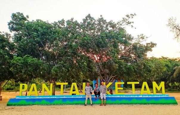 Pantai Ketam, 1. Pantai Telunas, 2. Pantai Pongkar, 3. Pantai Pelawan, 4. Pantai Gading, 5. Pantai Batu Limau, 6. Coastal Area Tanjung Balai Karimun, 7. Makam Sibadang, 8. Masjid Agung Karimun, 9. Gunung Jantan, 10. Air Terjun Pongkar, 11. Pantai Ketam, 12. Kolam Renang Tamara, 13. Pantai Tanjung Ambat, 14. Pantai Lubuk, 15. Pantai Timun, 16. Wisata Buket Patong, 17. Pantai Pasir Putih Tulang, 18. Pantai Berangan, 19. Pantai Sawang