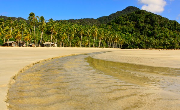 Pantai Pasir Putih Tulang, 1. Pantai Telunas, 2. Pantai Pongkar, 3. Pantai Pelawan, 4. Pantai Gading, 5. Pantai Batu Limau, 6. Coastal Area Tanjung Balai Karimun, 7. Makam Sibadang, 8. Masjid Agung Karimun, 9. Gunung Jantan, 10. Air Terjun Pongkar, 11. Pantai Ketam, 12. Kolam Renang Tamara, 13. Pantai Tanjung Ambat, 14. Pantai Lubuk, 15. Pantai Timun, 16. Wisata Buket Patong, 17. Pantai Pasir Putih Tulang, 18. Pantai Berangan, 19. Pantai Sawang