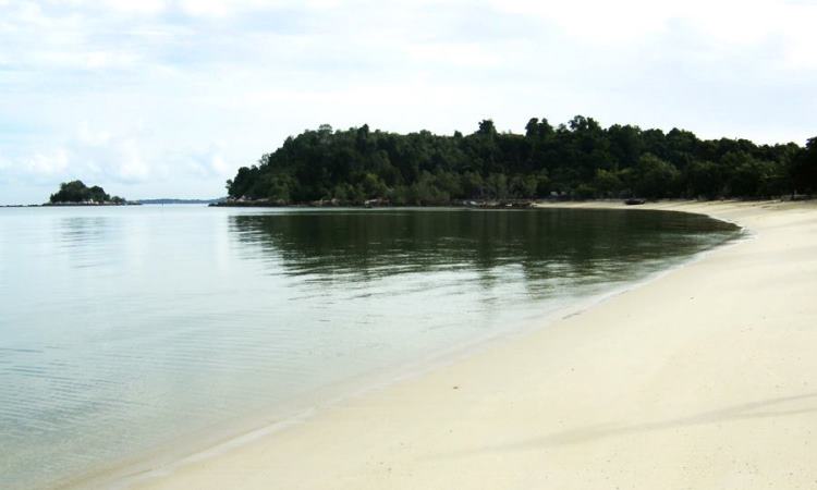 Pantai Pelawan via FB, 1. Pantai Telunas, 2. Pantai Pongkar, 3. Pantai Pelawan, 4. Pantai Gading, 5. Pantai Batu Limau, 6. Coastal Area Tanjung Balai Karimun, 7. Makam Sibadang, 8. Masjid Agung Karimun, 9. Gunung Jantan, 10. Air Terjun Pongkar, 11. Pantai Ketam, 12. Kolam Renang Tamara, 13. Pantai Tanjung Ambat, 14. Pantai Lubuk, 15. Pantai Timun, 16. Wisata Buket Patong, 17. Pantai Pasir Putih Tulang, 18. Pantai Berangan, 19. Pantai Sawang