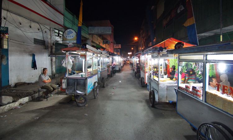 Pasar Ceplak - tempat makan di Garut, 1. Rumah Makan Khas Sunda Cibiuk, 2. Pujasega Bale Tingtrim, 3. Rumah Makan Kampung Muara Sudah, 4. Liwet asep stroberi tarogong, 5. Pasar Ceplak, 6. Ramen Gorilla, 7. Racik Desa, 8. Sate Maranggi Pa’ Nur, 9. Rumah Makan Megawati, 10. Baso Aci Ceu Imas, 11. Mie Bakso Parahyangan, 12. Rumah Makan Lumbung Padi Garut, 13. Rumah Makan Dua Saudara, 14. Domba House Lasminingrat, 15. Warung Bambu garut, 16. Saung Pananjung, 17. Asstro Cimaragas, 18. Rumah Makan Khas Sunda M. Iki, 19. Rumah Makan Leila, 20. RM Sari Cobek Cangkuang, 21. Es Goyobod Alun Alun, 22. Bakso Mang Ano, 23. Cargo Kitchen & Lounge, 24. Lesehan Alam Sari, 25. Soto Ayam Kampung “NONOY”