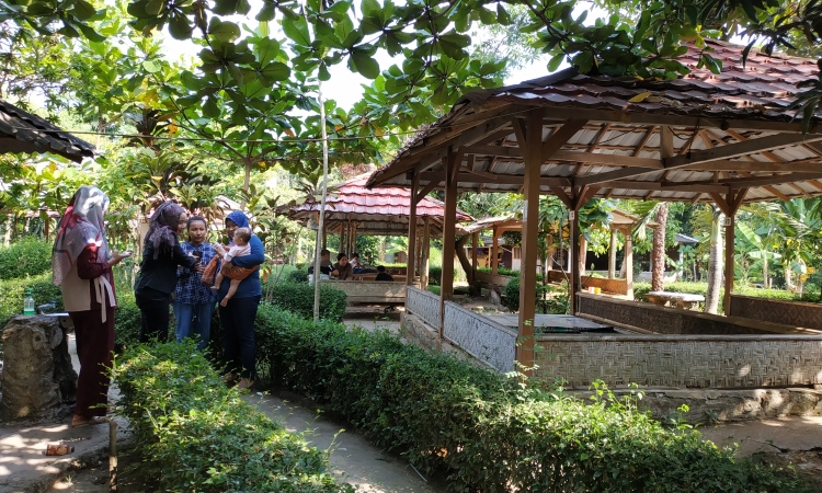 Pepes Jambal Walahar via Era, 1. Rumah Makan Khas Sunda Cibiuk, 2. Bebek Kaleyo, 3. Sindang Reret Restaurant, 4. Mie XP, 5. Restoran &amp; Pemancingan Mang Ajo, 6. Restaurant Lebak Sari Indah, 7. Rumah Makan Indo Alam Sari, 8. Pepes Walahar H. Dirja, 9. SHSD Sambel Hejo Sambel Dadak, 10. Ayam Bakar Celup Mang Rojak, 11. Restoran Alam Ceria, 12. Soto Tangkar Nang Nean, 13. Rumah Makan Pawon Sae, 14. Telaga Traditional Resto, 15. Rumah Makan Soto Gempol Karawang, 16. Ratu Penyet, 17. Seafood Kiloan Ala Teh Empop, 18. RAJA SORABI HIJAU, 19. Bebek dan Ayam Goreng Pak Ndut, 20. Rumah makan saung kabogoh, 21. RM Dukuh, 22. RM. Waroeng Desa, 23. Restoran Ratu Galuh Seafood, 24. Ayam Bakar Taliwang HSA (Tutup), 25. Inaho Japanese Restaurant, 26. Sambal Toelman, 27. Hai Wang Chinese, 28. Tahu Bumbu Sari Rasa, 29. Gabus Pucung Ala Warung Mandiri