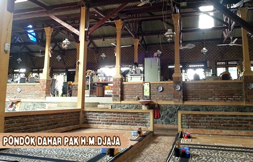 Pondok Dahar Pak H.M. Djaja, 1. Rumah Makan Langensari, 2. Rumah Makan Lesehan Khas Sunda ‘Neng Euis’, 3. Pondok Dahar Pak H.M. Djaja, 4. Alun-alun Majalengka, 5. Sawah Aki, 6. CIBIUK RESTO MAJALENGKA, 7. Saung Eurih, 8. Kedai Halaman Abah Na’us Maranggi, 9. Rumah Makan Lesehan Saung Balong, 10. Rumah Makan Djenal, 11. Rm. Nu Nera, 12. JS Cafe and Restaurant, 13. Saung Sang Raja Al-Malik, 14. Warung Mimi Prasmanan Masakan Sunda, 14. Kedai T’Entin, 15. Rumah Makan Tiga Dara, 16. Warung Lotek Ceu Enok, 17. Bakso Cuanki Gala Rasa
