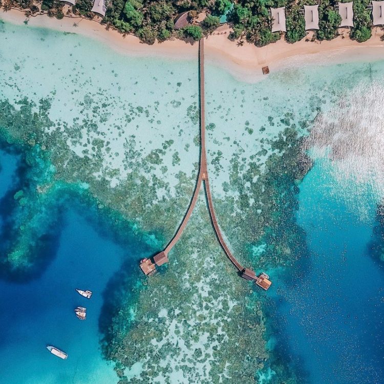 Pulau Bawah via IG @bawahreserve, 1. Pulau Pasir Busung, 2. Pantai Arung Hijau, 3. Pulau Bawah, 4. Pulau Penjalin, 5. Pantai Kusik, 6. Pulau Temawan, 7. Pantai Tanjung Momong, 8. Pantai Pasir Panjang, 9. Pulau Durai, 10. Pulau Piugus, 11. Selat Rangsang, 12. Air Terjun Tujuh Tingkat Temburun, 13. Pulau Telaga, 14. Pulau Mengkian Panjang