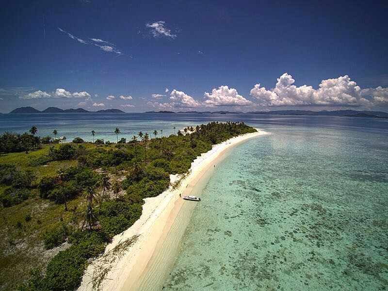 Pulau Mengkian Panjang via iG @wisata_anambas - tempat wisata di Kepulauan Anambas, 1. Pulau Pasir Busung, 2. Pantai Arung Hijau, 3. Pulau Bawah, 4. Pulau Penjalin, 5. Pantai Kusik, 6. Pulau Temawan, 7. Pantai Tanjung Momong, 8. Pantai Pasir Panjang, 9. Pulau Durai, 10. Pulau Piugus, 11. Selat Rangsang, 12. Air Terjun Tujuh Tingkat Temburun, 13. Pulau Telaga, 14. Pulau Mengkian Panjang