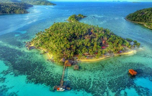 Pulau Piugus - tempat wisata di Kepulauan Anambas, 1. Pulau Pasir Busung, 2. Pantai Arung Hijau, 3. Pulau Bawah, 4. Pulau Penjalin, 5. Pantai Kusik, 6. Pulau Temawan, 7. Pantai Tanjung Momong, 8. Pantai Pasir Panjang, 9. Pulau Durai, 10. Pulau Piugus, 11. Selat Rangsang, 12. Air Terjun Tujuh Tingkat Temburun, 13. Pulau Telaga, 14. Pulau Mengkian Panjang