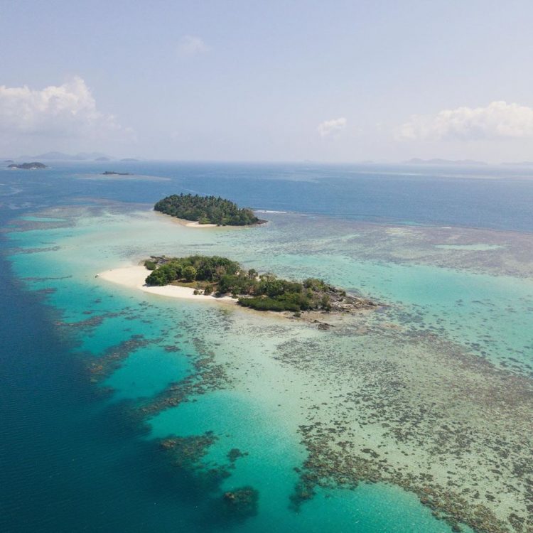 Pulau Temawan via IG @farinjupe, 1. Pulau Pasir Busung, 2. Pantai Arung Hijau, 3. Pulau Bawah, 4. Pulau Penjalin, 5. Pantai Kusik, 6. Pulau Temawan, 7. Pantai Tanjung Momong, 8. Pantai Pasir Panjang, 9. Pulau Durai, 10. Pulau Piugus, 11. Selat Rangsang, 12. Air Terjun Tujuh Tingkat Temburun, 13. Pulau Telaga, 14. Pulau Mengkian Panjang
