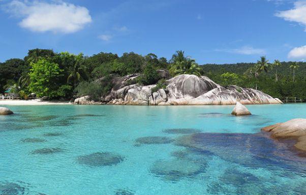 Pulau Telaga - tempat wisata di Kepulauan Anambas, 1. Pulau Pasir Busung, 2. Pantai Arung Hijau, 3. Pulau Bawah, 4. Pulau Penjalin, 5. Pantai Kusik, 6. Pulau Temawan, 7. Pantai Tanjung Momong, 8. Pantai Pasir Panjang, 9. Pulau Durai, 10. Pulau Piugus, 11. Selat Rangsang, 12. Air Terjun Tujuh Tingkat Temburun, 13. Pulau Telaga, 14. Pulau Mengkian Panjang