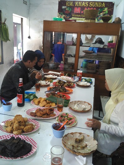 RM Khas Sunda M. Iki via Vymaps - tempat makan di Garut, 1. Rumah Makan Khas Sunda Cibiuk, 2. Pujasega Bale Tingtrim, 3. Rumah Makan Kampung Muara Sudah, 4. Liwet asep stroberi tarogong, 5. Pasar Ceplak, 6. Ramen Gorilla, 7. Racik Desa, 8. Sate Maranggi Pa’ Nur, 9. Rumah Makan Megawati, 10. Baso Aci Ceu Imas, 11. Mie Bakso Parahyangan, 12. Rumah Makan Lumbung Padi Garut, 13. Rumah Makan Dua Saudara, 14. Domba House Lasminingrat, 15. Warung Bambu garut, 16. Saung Pananjung, 17. Asstro Cimaragas, 18. Rumah Makan Khas Sunda M. Iki, 19. Rumah Makan Leila, 20. RM Sari Cobek Cangkuang, 21. Es Goyobod Alun Alun, 22. Bakso Mang Ano, 23. Cargo Kitchen & Lounge, 24. Lesehan Alam Sari, 25. Soto Ayam Kampung “NONOY”