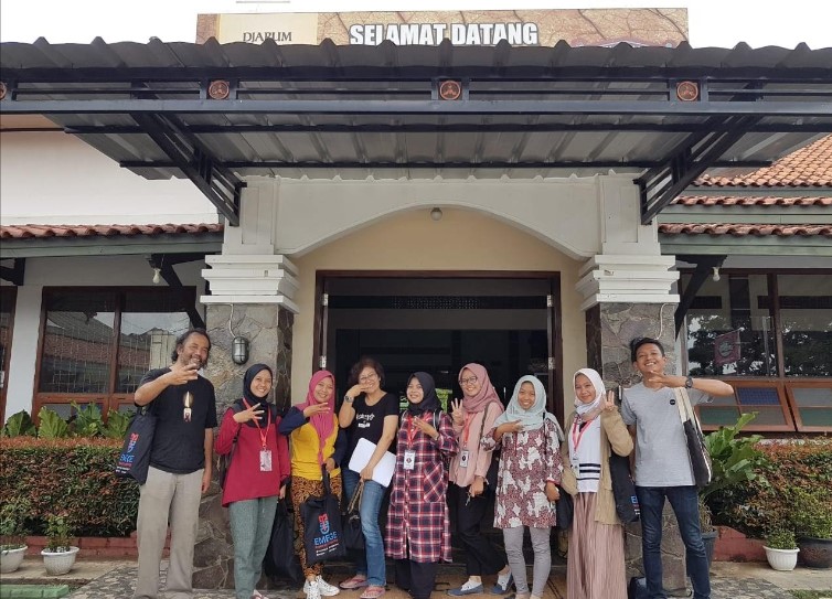 RM Sekar Wangi, 1. Pesona Laut Pantura, 2. Rumah Mertua Indramayu, 3. RM Taman Selera, 4. Ikan Bakar Resto Mina Ayu, 5. Panorama Restaurant, 6. RM Saung Song, 7. RM HJ Nuryami, 8. Ikan Bakar Perdut, 9. Sambel Layah Indramayu, 10. Bebek Keraton, 11. RM Sekar Wangi, 12. Resto Empal Gentong Bang Mamat, 13. Ayam Penyet Khas Surabaya Indramayu, 14. RM Indorasa, 15. Seafood El Shaddai, 16. Sambel Lada, 17. Mango Junction, 18. Dapur Bunda, 19. EMPAL GENTONG H MANG MUK, 20. RUMAH MAKAN CIMANUK, 21. RUMAH MAKAN IBU SEHA
