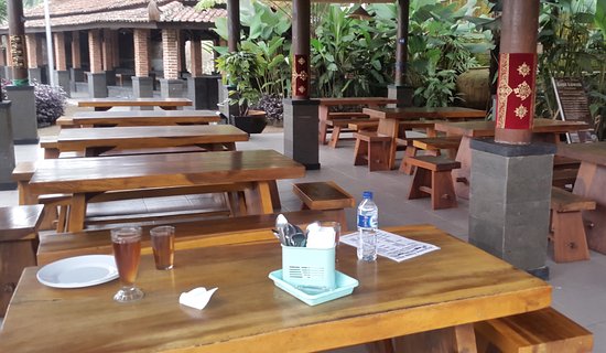 Rumah Makan Abah Asli Cobek Belut via Tripadvisor, 1. Rumah Makan Sangkuriang Resto, 2. Saung Sarasa Subang, 3. Rumah Makan Mang Yeye, 4. Saung Ambu Cikadu, 5. Restoran Pringsewu Cipali, 6. Warung Makan Sunda Bang Jun, 7. Rumah Makan Gala, 8. Dapur Tutug, 9. Lesehan Bale Endah Subang, 10. Rumah Makan Abah Asli Cobek Belut, 11. Lesehan Riungsari Seafood dan Ayam Bakar, 12. Kedai Tuan Crab Subang, 13. Rumah Makan Ma’Pinah, 14. D’King Café &amp; Resto, 15. Balai Desa Rumah Makan, 16. Bakso Parahyangan, 17. Rumah Makan Lesehan Sop Ikan Neng Jihan, 18. D’Bubuy Hayam Ma Atik, 19. Dapoer Ummi, 20. Rumah Makan Sari Mawar, 21. Rumah Makan Sindang Heula Abah, 22. Saung Empang, 23. Bakar Ikan Laut A’ Badru, 24. Lampu Satu, 25. Follow Mie