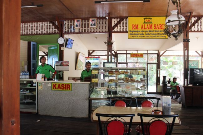 Rumah Makan Alam Sari via Pasundanekspress, 1. Rumah Makan Saung Teko, 2. Rumah Makan Sawargi, 3. Tahu Palasari Sumedang, 4. Tahu Jembar Manah Samoja, 5. Rumah Makan Joglo Sumedang, 6. Sate Iting, 7. Rumah Makan Alam Sari, 8. Tahu Citarasa, 9. Rumah Makan Saung Cibingbin 2, 10. Ladang View Margalaksana, 11. Pizza Bugen Hj. Atikah, 12. Rumah Makan Ponyo di Sumedang, 13. Rumah Makan Kartika, 14. Rumah Makan Cahaya Sari, 15. Rumah Makan Organik Saung Nini, 16. Rumah Makan Khas Sunda Cibiuk, 17. Mayasi Sumedang, 18. Saung Alam Flora, 19. Tahu Bungkeng 1917, 20. Tutug Oncom KAJOJO, 21. Rumah Makan Cahaya Sari Gepuk Ma Acih, 22. Warung Nasi Sederhana Hj Erat, 23. Soto Edo Dan Gule, 24. Waroeng Hotplate, 25. Dapur Seafood