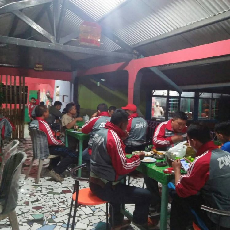 Rumah Makan Ayam Goreng Mang Bewok