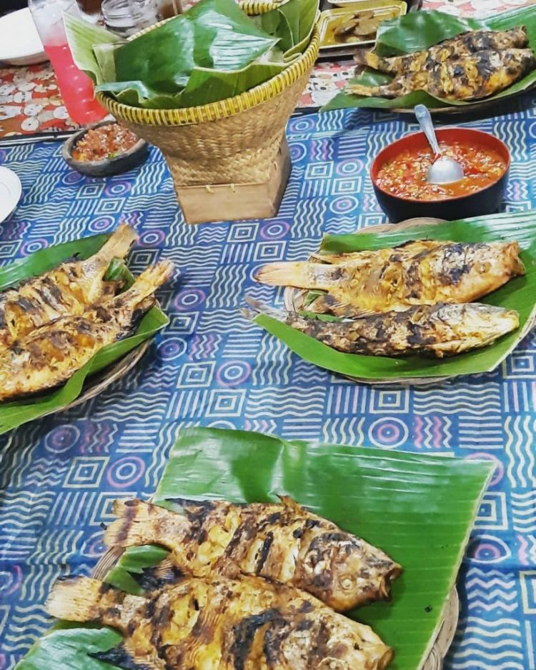 Rumah Makan Gala via IG @subangtaste, 1. Rumah Makan Sangkuriang Resto, 2. Saung Sarasa Subang, 3. Rumah Makan Mang Yeye, 4. Saung Ambu Cikadu, 5. Restoran Pringsewu Cipali, 6. Warung Makan Sunda Bang Jun, 7. Rumah Makan Gala, 8. Dapur Tutug, 9. Lesehan Bale Endah Subang, 10. Rumah Makan Abah Asli Cobek Belut, 11. Lesehan Riungsari Seafood dan Ayam Bakar, 12. Kedai Tuan Crab Subang, 13. Rumah Makan Ma’Pinah, 14. D’King Café &amp; Resto, 15. Balai Desa Rumah Makan, 16. Bakso Parahyangan, 17. Rumah Makan Lesehan Sop Ikan Neng Jihan, 18. D’Bubuy Hayam Ma Atik, 19. Dapoer Ummi, 20. Rumah Makan Sari Mawar, 21. Rumah Makan Sindang Heula Abah, 22. Saung Empang, 23. Bakar Ikan Laut A’ Badru, 24. Lampu Satu, 25. Follow Mie
