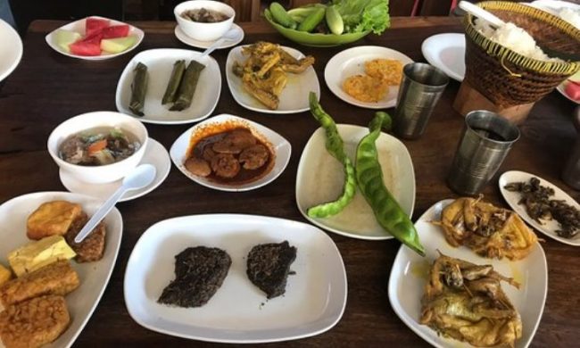Rumah Makan Ibu Haji Ciganea via Tripadvisor