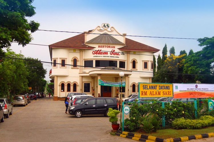 Rumah Makan Indo Alam Sari, 1. Rumah Makan Khas Sunda Cibiuk, 2. Bebek Kaleyo, 3. Sindang Reret Restaurant, 4. Mie XP, 5. Restoran &amp; Pemancingan Mang Ajo, 6. Restaurant Lebak Sari Indah, 7. Rumah Makan Indo Alam Sari, 8. Pepes Walahar H. Dirja, 9. SHSD Sambel Hejo Sambel Dadak, 10. Ayam Bakar Celup Mang Rojak, 11. Restoran Alam Ceria, 12. Soto Tangkar Nang Nean, 13. Rumah Makan Pawon Sae, 14. Telaga Traditional Resto, 15. Rumah Makan Soto Gempol Karawang, 16. Ratu Penyet, 17. Seafood Kiloan Ala Teh Empop, 18. RAJA SORABI HIJAU, 19. Bebek dan Ayam Goreng Pak Ndut, 20. Rumah makan saung kabogoh, 21. RM Dukuh, 22. RM. Waroeng Desa, 23. Restoran Ratu Galuh Seafood, 24. Ayam Bakar Taliwang HSA (Tutup), 25. Inaho Japanese Restaurant, 26. Sambal Toelman, 27. Hai Wang Chinese, 28. Tahu Bumbu Sari Rasa, 29. Gabus Pucung Ala Warung Mandiri