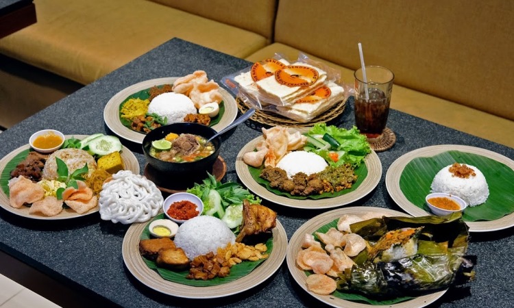 Rumah Makan Pawon Sae via Jktdelicacy, 1. Rumah Makan Khas Sunda Cibiuk, 2. Bebek Kaleyo, 3. Sindang Reret Restaurant, 4. Mie XP, 5. Restoran &amp; Pemancingan Mang Ajo, 6. Restaurant Lebak Sari Indah, 7. Rumah Makan Indo Alam Sari, 8. Pepes Walahar H. Dirja, 9. SHSD Sambel Hejo Sambel Dadak, 10. Ayam Bakar Celup Mang Rojak, 11. Restoran Alam Ceria, 12. Soto Tangkar Nang Nean, 13. Rumah Makan Pawon Sae, 14. Telaga Traditional Resto, 15. Rumah Makan Soto Gempol Karawang, 16. Ratu Penyet, 17. Seafood Kiloan Ala Teh Empop, 18. RAJA SORABI HIJAU, 19. Bebek dan Ayam Goreng Pak Ndut, 20. Rumah makan saung kabogoh, 21. RM Dukuh, 22. RM. Waroeng Desa, 23. Restoran Ratu Galuh Seafood, 24. Ayam Bakar Taliwang HSA (Tutup), 25. Inaho Japanese Restaurant, 26. Sambal Toelman, 27. Hai Wang Chinese, 28. Tahu Bumbu Sari Rasa, 29. Gabus Pucung Ala Warung Mandiri