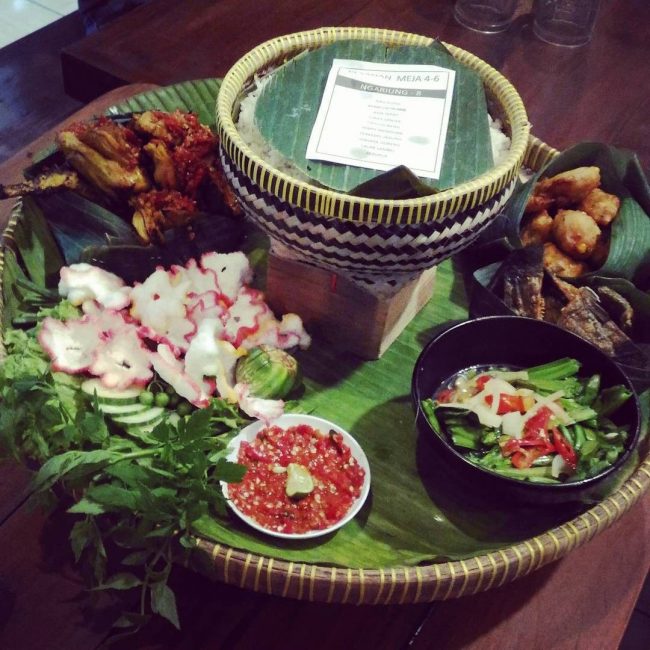 Rumah Makan Saung Teko via IG @gsnhijab.id, 1. Rumah Makan Saung Teko, 2. Rumah Makan Sawargi, 3. Tahu Palasari Sumedang, 4. Tahu Jembar Manah Samoja, 5. Rumah Makan Joglo Sumedang, 6. Sate Iting, 7. Rumah Makan Alam Sari, 8. Tahu Citarasa, 9. Rumah Makan Saung Cibingbin 2, 10. Ladang View Margalaksana, 11. Pizza Bugen Hj. Atikah, 12. Rumah Makan Ponyo di Sumedang, 13. Rumah Makan Kartika, 14. Rumah Makan Cahaya Sari, 15. Rumah Makan Organik Saung Nini, 16. Rumah Makan Khas Sunda Cibiuk, 17. Mayasi Sumedang, 18. Saung Alam Flora, 19. Tahu Bungkeng 1917, 20. Tutug Oncom KAJOJO, 21. Rumah Makan Cahaya Sari Gepuk Ma Acih, 22. Warung Nasi Sederhana Hj Erat, 23. Soto Edo Dan Gule, 24. Waroeng Hotplate, 25. Dapur Seafood