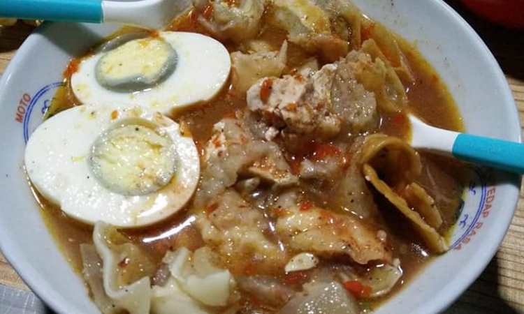 Rumah Makan Soto Banyumas Kubangpari, 1. Rest Area Banjar Atas, 2. Rumah Makan Beti, 3. Rumah Makan Primarasa, 4. Rajawali Seafood dan Mie Bakso Banjar, 5. Acip Lama Banjar, 6. Rumah Makan Mergosari, 7. Tungku Coffe dan Resto, 8. Mie Ayam OSIS Banjar, 9. Rumah Makan Tenda Biru, 10. Mie Ayam Bakso Mang Endut Cisaga, 11. Pusat Kuliner Kota Banjar Doboku Ligar, 12. Sate Nikmat Putra, 13. Rumah Makan Sari Rasa, 14. Batagor Kuah Depan Kantor Pos Banjar, 15. Rumah Makan Soto Banyumas Kubangpari, 16. Bakso Sari Rasa H. Ayo Sunaryo