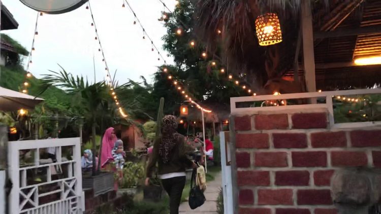 Rumah Mertua Indramayu via Youtube, 1. Pesona Laut Pantura, 2. Rumah Mertua Indramayu, 3. RM Taman Selera, 4. Ikan Bakar Resto Mina Ayu, 5. Panorama Restaurant, 6. RM Saung Song, 7. RM HJ Nuryami, 8. Ikan Bakar Perdut, 9. Sambel Layah Indramayu, 10. Bebek Keraton, 11. RM Sekar Wangi, 12. Resto Empal Gentong Bang Mamat, 13. Ayam Penyet Khas Surabaya Indramayu, 14. RM Indorasa, 15. Seafood El Shaddai, 16. Sambel Lada, 17. Mango Junction, 18. Dapur Bunda, 19. EMPAL GENTONG H MANG MUK, 20. RUMAH MAKAN CIMANUK, 21. RUMAH MAKAN IBU SEHA
