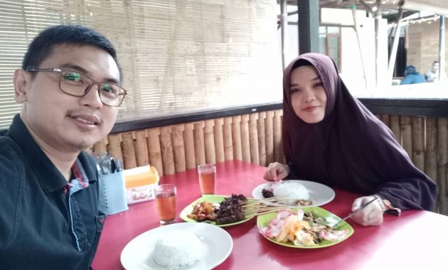 Sate Maranggi Pa' Nur via @novipengusaha, 1. Rumah Makan Khas Sunda Cibiuk, 2. Pujasega Bale Tingtrim, 3. Rumah Makan Kampung Muara Sudah, 4. Liwet asep stroberi tarogong, 5. Pasar Ceplak, 6. Ramen Gorilla, 7. Racik Desa, 8. Sate Maranggi Pa’ Nur, 9. Rumah Makan Megawati, 10. Baso Aci Ceu Imas, 11. Mie Bakso Parahyangan, 12. Rumah Makan Lumbung Padi Garut, 13. Rumah Makan Dua Saudara, 14. Domba House Lasminingrat, 15. Warung Bambu garut, 16. Saung Pananjung, 17. Asstro Cimaragas, 18. Rumah Makan Khas Sunda M. Iki, 19. Rumah Makan Leila, 20. RM Sari Cobek Cangkuang, 21. Es Goyobod Alun Alun, 22. Bakso Mang Ano, 23. Cargo Kitchen & Lounge, 24. Lesehan Alam Sari, 25. Soto Ayam Kampung “NONOY”