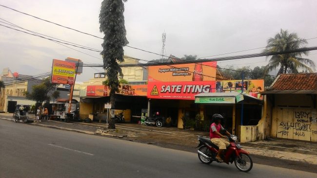 Sate Iting, 1. Rumah Makan Saung Teko, 2. Rumah Makan Sawargi, 3. Tahu Palasari Sumedang, 4. Tahu Jembar Manah Samoja, 5. Rumah Makan Joglo Sumedang, 6. Sate Iting, 7. Rumah Makan Alam Sari, 8. Tahu Citarasa, 9. Rumah Makan Saung Cibingbin 2, 10. Ladang View Margalaksana, 11. Pizza Bugen Hj. Atikah, 12. Rumah Makan Ponyo di Sumedang, 13. Rumah Makan Kartika, 14. Rumah Makan Cahaya Sari, 15. Rumah Makan Organik Saung Nini, 16. Rumah Makan Khas Sunda Cibiuk, 17. Mayasi Sumedang, 18. Saung Alam Flora, 19. Tahu Bungkeng 1917, 20. Tutug Oncom KAJOJO, 21. Rumah Makan Cahaya Sari Gepuk Ma Acih, 22. Warung Nasi Sederhana Hj Erat, 23. Soto Edo Dan Gule, 24. Waroeng Hotplate, 25. Dapur Seafood