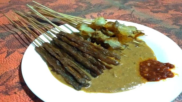 Sate Kalong Drajat, 1. Warung Nasi Jamblang Ibu Nur, 2. Empal Gentong H. Apud Pusat, 3. Nasi Jamblang Mang Dul, 4. Restoran Klapa Manis, 5. Urban Chicken, 6. Rumah Makan Ayam Goreng Bahagia 71 Hj.Sunarti, 7. H. Moel Seafood Pusat Cirebon, 8. Nasi Lengko Haji Barno, 9. Lombok Idjo Cirebon, 10. Warung Bubur M Thoha, 11. Salt Sunda &amp; Seafood, 12. Kampung Kecil Cirebon, 13. CHENG HO RESTO, 14. Pedesan Entog Mas Nana Megu Gede, 15. Restoran Marina, 16. Mie Petruk, 17. Rumah Makan Nelayan Jaya, 18. Resto Batik Chicken, 19. RM. Karunia Jaya Kartini, 20. Nasi Kuning Pekalangan, 21. Gado-Gado Ayam Mang Djum, 22. Resto Al Mumtaz, 23. Gokana Ramen &amp; Teppan CSB Mall, 24. Sate Kalong (Kerbau) Bpk. Karyadi, 25. Arirang Korean Restoran, 26. Mie Koclok “Mang Sam” Pekiringan, 27. Tahu Gejrot Pak Wardi, 28. Raja Dimsum