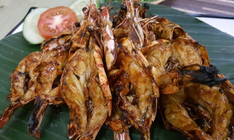 Seafood H. Moel, 1. Warung Nasi Jamblang Ibu Nur, 2. Empal Gentong H. Apud Pusat, 3. Nasi Jamblang Mang Dul, 4. Restoran Klapa Manis, 5. Urban Chicken, 6. Rumah Makan Ayam Goreng Bahagia 71 Hj.Sunarti, 7. H. Moel Seafood Pusat Cirebon, 8. Nasi Lengko Haji Barno, 9. Lombok Idjo Cirebon, 10. Warung Bubur M Thoha, 11. Salt Sunda &amp; Seafood, 12. Kampung Kecil Cirebon, 13. CHENG HO RESTO, 14. Pedesan Entog Mas Nana Megu Gede, 15. Restoran Marina, 16. Mie Petruk, 17. Rumah Makan Nelayan Jaya, 18. Resto Batik Chicken, 19. RM. Karunia Jaya Kartini, 20. Nasi Kuning Pekalangan, 21. Gado-Gado Ayam Mang Djum, 22. Resto Al Mumtaz, 23. Gokana Ramen &amp; Teppan CSB Mall, 24. Sate Kalong (Kerbau) Bpk. Karyadi, 25. Arirang Korean Restoran, 26. Mie Koclok “Mang Sam” Pekiringan, 27. Tahu Gejrot Pak Wardi, 28. Raja Dimsum
