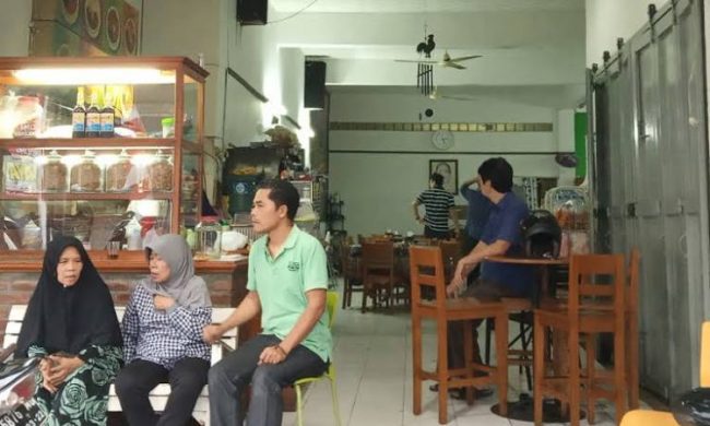 Soto Ayam Pataruman, 1. Saung Ranggon, 2. Mie Bakso Laksana, 3. Rumah Makan Saung Gunung Jati, 4. Nini Anteh Warung Sangu Tasik, 5. Rumah Makan Ampera, 6. Kupat Tahu Mangunreja, 7. Saung Hegarsari, 8. RM. Lembur Konang, 9. RM. Saung Jembar, 10. Warung Nasi Ampera, 11. Bubur Ayam Kalektoran H. Zenal, 12. Warung Nasi Hj Ocoh, 13. Warung Nasi Halaman, 14. Soto Ayam Pataruman, 15. Saung Botram Biotirta, 16. Rumah Makan Pantai Dadaha, 17. Osaka Sushi Tasikmalaya, 18. Nasi TO Tutug Oncom Kalektoran, 19. Nasi Cikur Teh Rena / Utep, 20. Pecel Oranye Asli