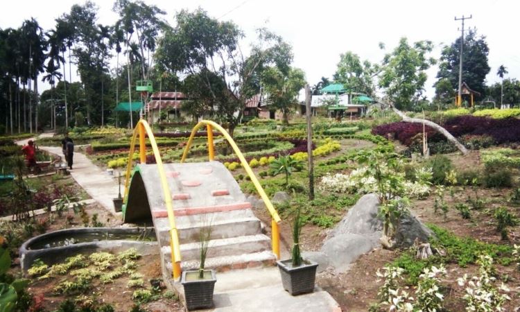 Taman Bunga Talang Bukit via Thejambitimes, 1. Taman Payung, 2. Taman Bunga Talang Bukit, 3. Bukit Ilalang, 4. Sungai Batanghari, 5. Taman Remaja Tembesi, 6. Danau Puri Indah, 7. Pasar Muara Tembesi, 8. Lapangan Garuda, 9. Puri Rimbo Bulian, 10. Tugu Tapah Malenggang Batanghari, 11. Danau Biru, 12. Danau Ugo, 13. Kembang Langit, 14. Bukit Cinta Danau Embat, 15. Taman Wisata Sungai Bujang, 16. Danau Letang Jaya