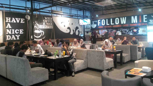Tempat makan Follow Mie via Reporterjabar, 1. Rumah Makan Sangkuriang Resto, 2. Saung Sarasa Subang, 3. Rumah Makan Mang Yeye, 4. Saung Ambu Cikadu, 5. Restoran Pringsewu Cipali, 6. Warung Makan Sunda Bang Jun, 7. Rumah Makan Gala, 8. Dapur Tutug, 9. Lesehan Bale Endah Subang, 10. Rumah Makan Abah Asli Cobek Belut, 11. Lesehan Riungsari Seafood dan Ayam Bakar, 12. Kedai Tuan Crab Subang, 13. Rumah Makan Ma’Pinah, 14. D’King Café &amp; Resto, 15. Balai Desa Rumah Makan, 16. Bakso Parahyangan, 17. Rumah Makan Lesehan Sop Ikan Neng Jihan, 18. D’Bubuy Hayam Ma Atik, 19. Dapoer Ummi, 20. Rumah Makan Sari Mawar, 21. Rumah Makan Sindang Heula Abah, 22. Saung Empang, 23. Bakar Ikan Laut A’ Badru, 24. Lampu Satu, 25. Follow Mie