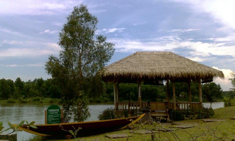 Telaga Traditional Resto via Astridho.wordpresscom, 1. Rumah Makan Khas Sunda Cibiuk, 2. Bebek Kaleyo, 3. Sindang Reret Restaurant, 4. Mie XP, 5. Restoran &amp; Pemancingan Mang Ajo, 6. Restaurant Lebak Sari Indah, 7. Rumah Makan Indo Alam Sari, 8. Pepes Walahar H. Dirja, 9. SHSD Sambel Hejo Sambel Dadak, 10. Ayam Bakar Celup Mang Rojak, 11. Restoran Alam Ceria, 12. Soto Tangkar Nang Nean, 13. Rumah Makan Pawon Sae, 14. Telaga Traditional Resto, 15. Rumah Makan Soto Gempol Karawang, 16. Ratu Penyet, 17. Seafood Kiloan Ala Teh Empop, 18. RAJA SORABI HIJAU, 19. Bebek dan Ayam Goreng Pak Ndut, 20. Rumah makan saung kabogoh, 21. RM Dukuh, 22. RM. Waroeng Desa, 23. Restoran Ratu Galuh Seafood, 24. Ayam Bakar Taliwang HSA (Tutup), 25. Inaho Japanese Restaurant, 26. Sambal Toelman, 27. Hai Wang Chinese, 28. Tahu Bumbu Sari Rasa, 29. Gabus Pucung Ala Warung Mandiri