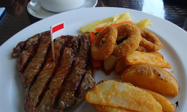 Tomodachi Steak and Seafood via Jalanjalankenai, 1. Warung Nasi Jamblang Ibu Nur, 2. Empal Gentong H. Apud Pusat, 3. Nasi Jamblang Mang Dul, 4. Restoran Klapa Manis, 5. Urban Chicken, 6. Rumah Makan Ayam Goreng Bahagia 71 Hj.Sunarti, 7. H. Moel Seafood Pusat Cirebon, 8. Nasi Lengko Haji Barno, 9. Lombok Idjo Cirebon, 10. Warung Bubur M Thoha, 11. Salt Sunda &amp; Seafood, 12. Kampung Kecil Cirebon, 13. CHENG HO RESTO, 14. Pedesan Entog Mas Nana Megu Gede, 15. Restoran Marina, 16. Mie Petruk, 17. Rumah Makan Nelayan Jaya, 18. Resto Batik Chicken, 19. RM. Karunia Jaya Kartini, 20. Nasi Kuning Pekalangan, 21. Gado-Gado Ayam Mang Djum, 22. Resto Al Mumtaz, 23. Gokana Ramen &amp; Teppan CSB Mall, 24. Sate Kalong (Kerbau) Bpk. Karyadi, 25. Arirang Korean Restoran, 26. Mie Koclok “Mang Sam” Pekiringan, 27. Tahu Gejrot Pak Wardi, 28. Raja Dimsum