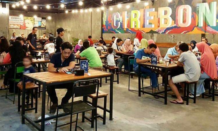 Urban Chicken via Rakyatcirebon, 1. Warung Nasi Jamblang Ibu Nur, 2. Empal Gentong H. Apud Pusat, 3. Nasi Jamblang Mang Dul, 4. Restoran Klapa Manis, 5. Urban Chicken, 6. Rumah Makan Ayam Goreng Bahagia 71 Hj.Sunarti, 7. H. Moel Seafood Pusat Cirebon, 8. Nasi Lengko Haji Barno, 9. Lombok Idjo Cirebon, 10. Warung Bubur M Thoha, 11. Salt Sunda &amp; Seafood, 12. Kampung Kecil Cirebon, 13. CHENG HO RESTO, 14. Pedesan Entog Mas Nana Megu Gede, 15. Restoran Marina, 16. Mie Petruk, 17. Rumah Makan Nelayan Jaya, 18. Resto Batik Chicken, 19. RM. Karunia Jaya Kartini, 20. Nasi Kuning Pekalangan, 21. Gado-Gado Ayam Mang Djum, 22. Resto Al Mumtaz, 23. Gokana Ramen &amp; Teppan CSB Mall, 24. Sate Kalong (Kerbau) Bpk. Karyadi, 25. Arirang Korean Restoran, 26. Mie Koclok “Mang Sam” Pekiringan, 27. Tahu Gejrot Pak Wardi, 28. Raja Dimsum