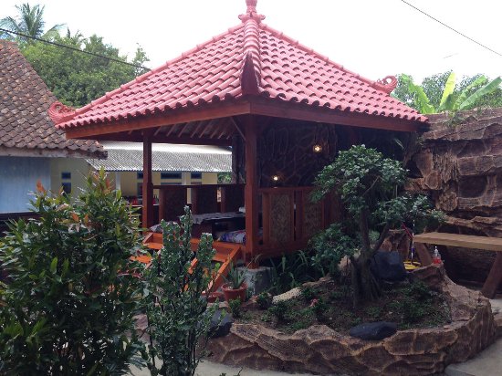 Warung Dapoer Kampoeng via Tripadvisor, 1. RM Karya Bahari 3 Fresh Sea Food, 2. Brillo Pizza, 3. Pondok Pangandaran, 4. Warung Sate Galunggung, 5. Yan’s Seafood, 6. Sari Laut Rasa Sayang, 7. RM Risma seafood (Pasar Ikan Pangandaran), 8. Kampung Turis Pangandaran, 9. Minasari Fresh Seafood Pangandaran, 10. MORGAN Seafood Pangandaran, 11. Grand Nanjung Resto, 12. Bakso Podomoro, 13. RM. Soto Jarkomi, 14. RM Chez Mama Cilacap, 15. Rumah Makan Bu Sarman, 16. Green Garden Cafe Pangandaran, 17. Java Kitchen, 18. Mady’s Gelato Caffe &amp; Grill, 19. Rumah Makan Berkah Seafood, 20. Serba Sambal Grand Pangandaran, 21. Warung Dapoer Kampoeng