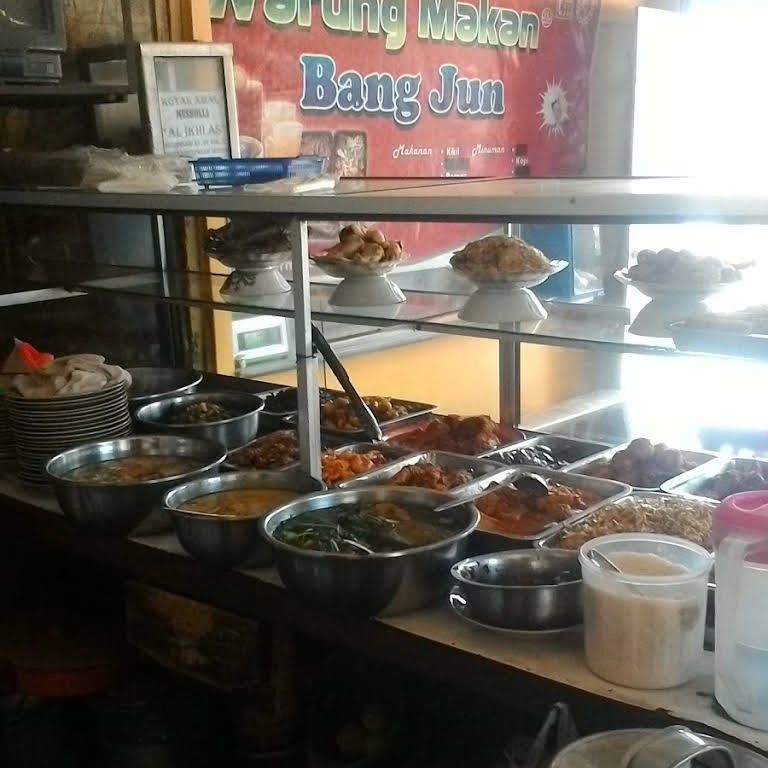 Warung Makan Sunda Bang Jun, 1. Rumah Makan Sangkuriang Resto, 2. Saung Sarasa Subang, 3. Rumah Makan Mang Yeye, 4. Saung Ambu Cikadu, 5. Restoran Pringsewu Cipali, 6. Warung Makan Sunda Bang Jun, 7. Rumah Makan Gala, 8. Dapur Tutug, 9. Lesehan Bale Endah Subang, 10. Rumah Makan Abah Asli Cobek Belut, 11. Lesehan Riungsari Seafood dan Ayam Bakar, 12. Kedai Tuan Crab Subang, 13. Rumah Makan Ma’Pinah, 14. D’King Café &amp; Resto, 15. Balai Desa Rumah Makan, 16. Bakso Parahyangan, 17. Rumah Makan Lesehan Sop Ikan Neng Jihan, 18. D’Bubuy Hayam Ma Atik, 19. Dapoer Ummi, 20. Rumah Makan Sari Mawar, 21. Rumah Makan Sindang Heula Abah, 22. Saung Empang, 23. Bakar Ikan Laut A’ Badru, 24. Lampu Satu, 25. Follow Mie