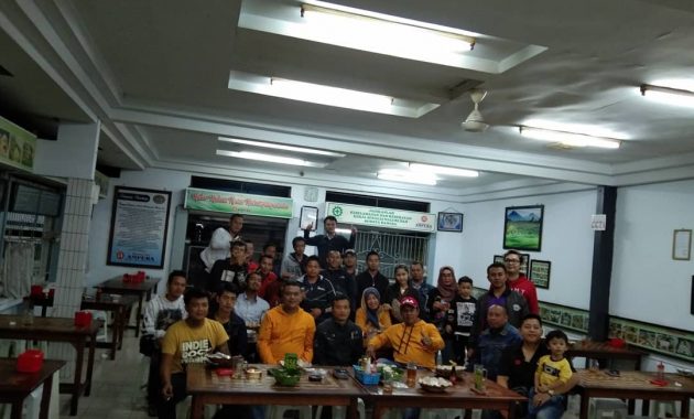 Warung Nasi Ampera via IG @rikibaehaki199, 1. Saung Ranggon, 2. Mie Bakso Laksana, 3. Rumah Makan Saung Gunung Jati, 4. Nini Anteh Warung Sangu Tasik, 5. Rumah Makan Ampera, 6. Kupat Tahu Mangunreja, 7. Saung Hegarsari, 8. RM. Lembur Konang, 9. RM. Saung Jembar, 10. Warung Nasi Ampera, 11. Bubur Ayam Kalektoran H. Zenal, 12. Warung Nasi Hj Ocoh, 13. Warung Nasi Halaman, 14. Soto Ayam Pataruman, 15. Saung Botram Biotirta, 16. Rumah Makan Pantai Dadaha, 17. Osaka Sushi Tasikmalaya, 18. Nasi TO Tutug Oncom Kalektoran, 19. Nasi Cikur Teh Rena / Utep, 20. Pecel Oranye Asli